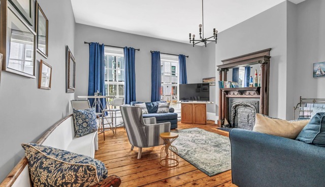 Charming first floor flat in historic old south district near waterfront