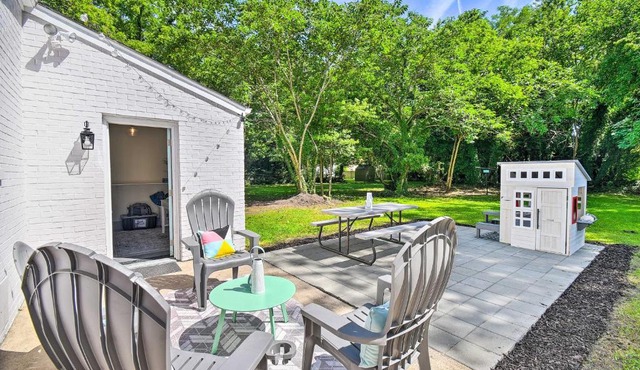 Charming Hampton Home w/Yard: 2 Mi to Beach!