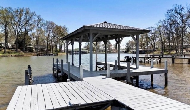 Charming Lakefront Cottage on Lake Greenwood