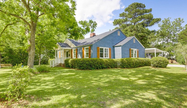 Charming New Bern Cottage w/Grill & Fire Pit!