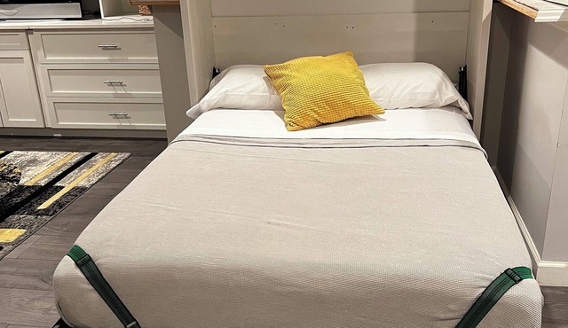 Charming studio apartment in Charlotte complete withTV and WiFi Close to uptown