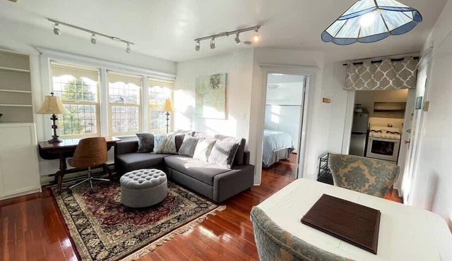 Charming Suite in Heritage Manor, Free Parking