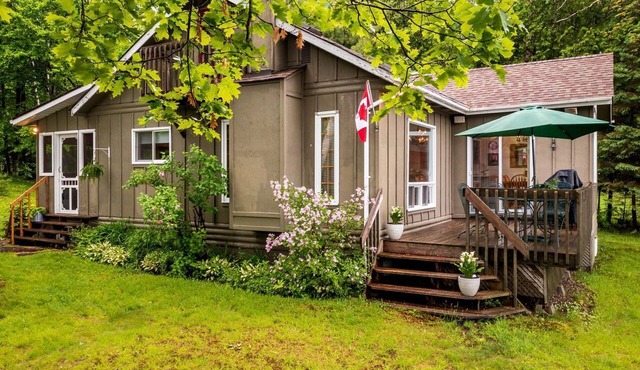 Charming Waterfront Cottage with Private Dock on Peaceful Otter Lake near Huntsville, Ontario