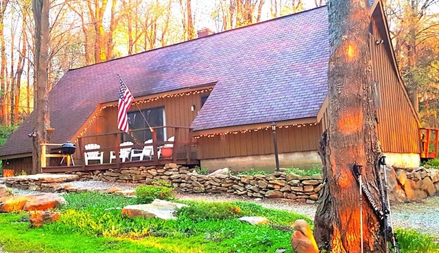Charmingly Rustic Weekend Getaway in the Mountains near Pittsburgh, Pennsylvania in Champion