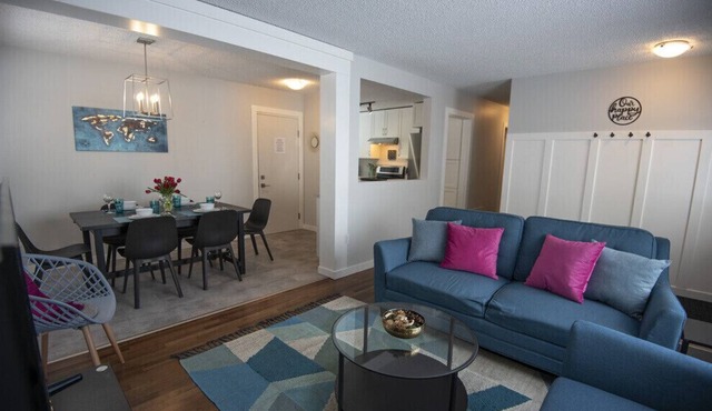 Cheerful Bright 3BDR Quiet Neighborhood Dog Friendly