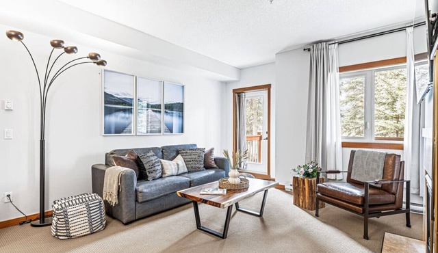 Chic 1BR City Nest. Heated Parking + Hot Tub/Pool
