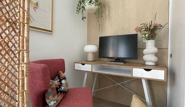 Chic & Cozy Condo North Vancouver 3+ Month Stay
