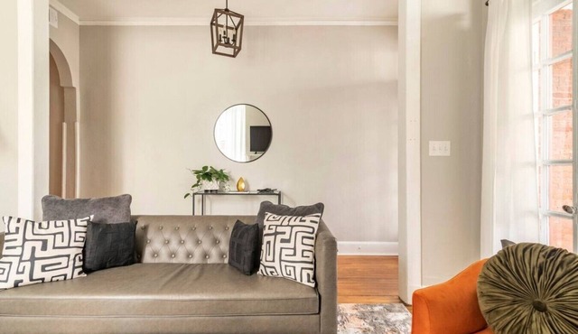 Chic Haven: 2b/1bath in the Heart of Danville