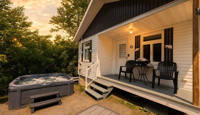 Chic Shack with spa - near Massif Charlevoix & MSA