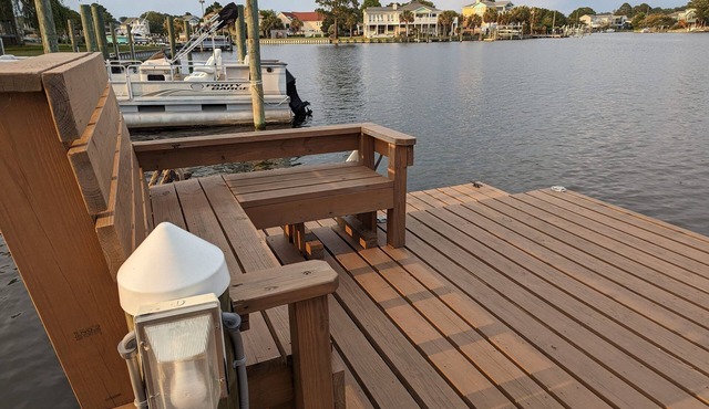 Clean and inviting Canal Front Cottage