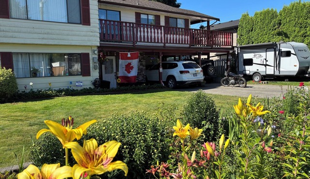 Clean safe double bedroom, comfy bed, keyless entry, no stairs, on bus routes