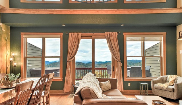 Cloud Dancer | Spacious retreat with amazing views & hot tub in Mars Hill