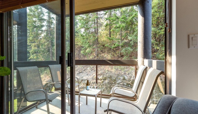 ❄︎Cloud Nine❄︎ | 2 BR Heated Pool & Hot Tub | Mountain Views | Free Parking
