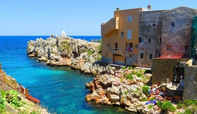 Coastal Bliss, Luxury Home & Spa with Direct Sea Access
