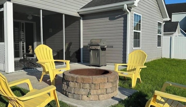 Coastal Oasis: Games, Pool, BBQ & beach