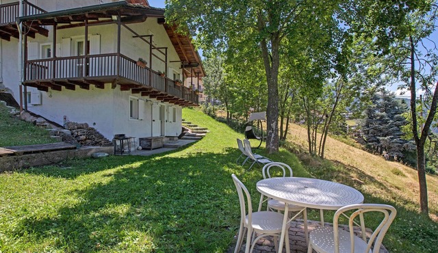 'Coin Vert' Apartment with Mountain Views, Shared Garden and Wi-Fi