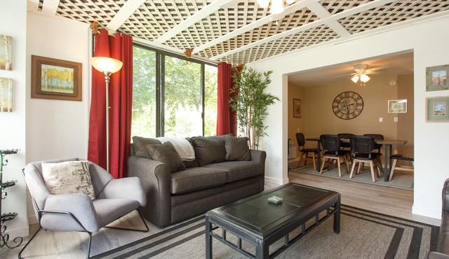 Come stay at this Cozy 2 BR newly renovated w/deck
