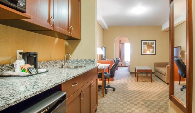 Comfort Inn & Suites