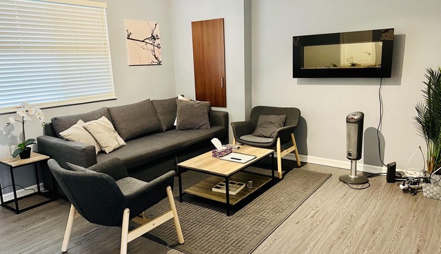 Comfortable & quite 2 bedroom & chef’s kitchen suite near Vancouver.