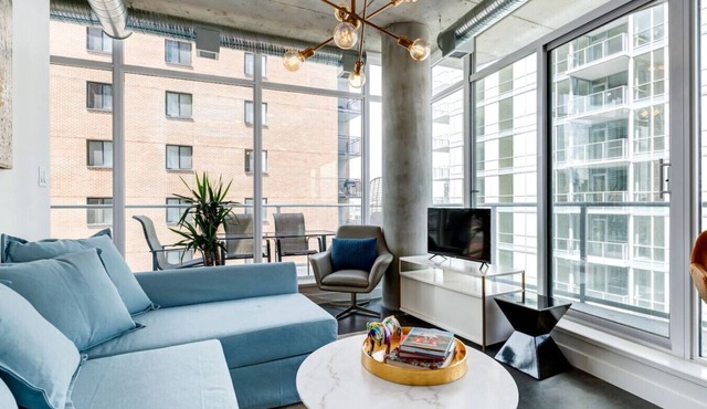 Comfy 1BR Calgary Escape w/Balcony, Sleeps 4!