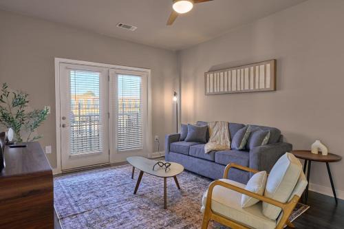 Comfy 2BD Abode Mins from DT Clayton Pool Gym