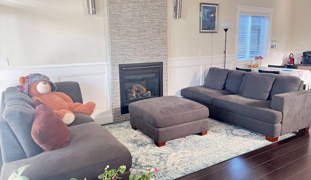 Comfy Private Room & Ensuite Bath Near Skytrain/Metrotown, Not a whole house
