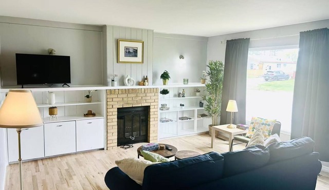 Contractor-friendly, 4Beds, Free Parking & Laundry & BBQ & Patio & Kitchen