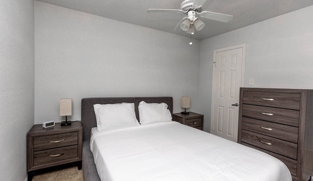 Corporate and Modern 1br suite I Pool I Parking
