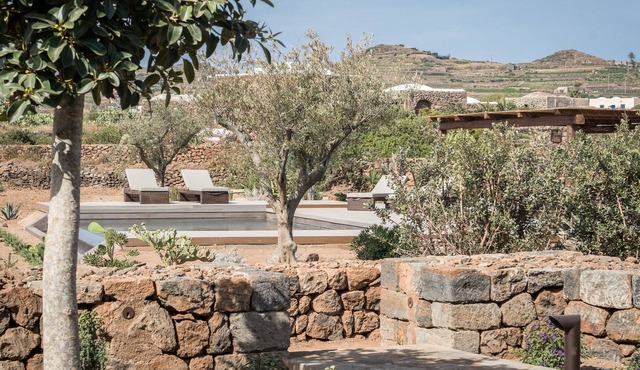Corte Pantesca I, chic dammuso with pool, seaviews and sunset