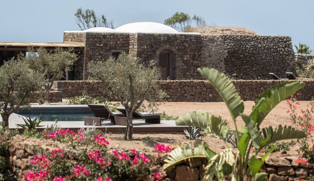 Corte Pantesca II, chic dammuso with pool, seaviews and sunset