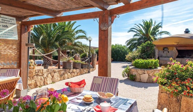 Cosy apartment for 5 guests with WIFI, A/C, private pool, TV, patio, pets allowed and panoramic .