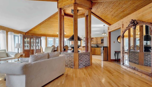 Cosy Lake Paradise 4-Bed Retreat, Pet Friendly
