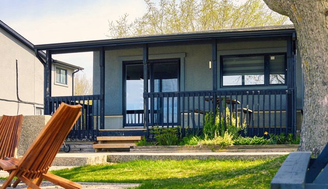 Cottage 5: Beachfront Cottage Escape