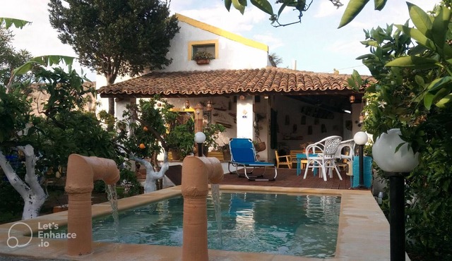 Country house with swimming pool (3 bedrooms and 3 bathrooms)