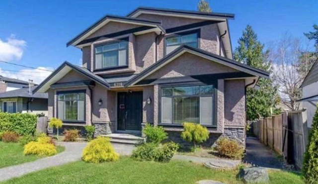 Cozey/Modern Burnaby home | Central to metro Vancouver | Family friendly!