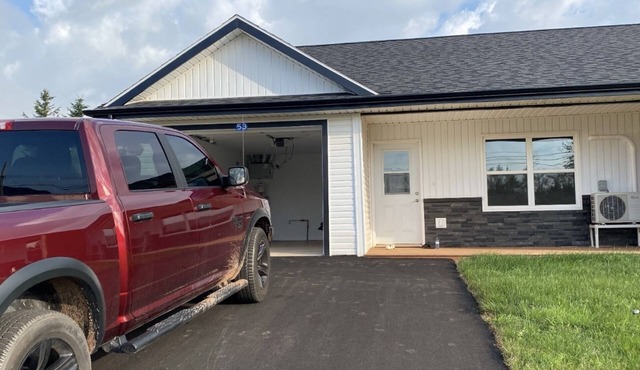 Cozy 2-bedroom house in beautiful North Rustico with WiFi, AC