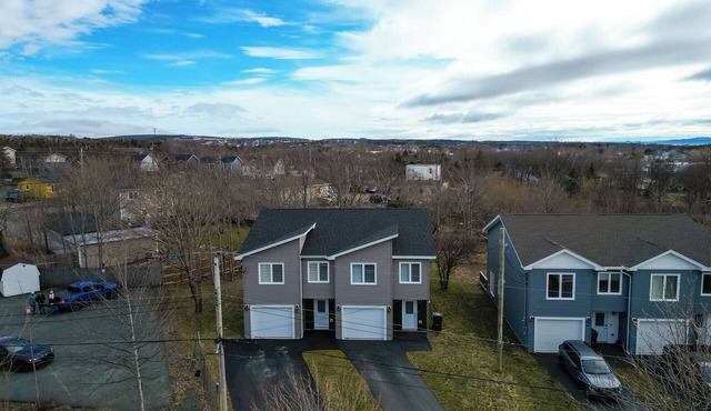 Cozy 3-bedroom coastal home in Conception Bay South, perfect for up to 6 guests. Enjoy 3 queen beds, 2.5 bathrooms, BBQ, and 2-car parking. Close to local amenities, scenic spots, and a short drive to St. John's.