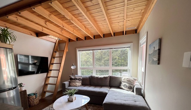 Cozy and modern 1 bedroom in Creekside