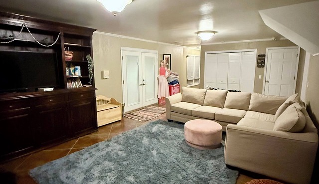 Cozy basement studio with WiFi, hot tub and pool in enjoyable Columbia