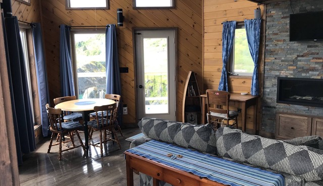 Cozy Boutique Chalet on the Ocean's Edge!