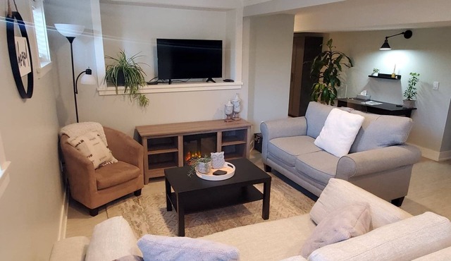 Cozy & Bright 3 Bedroom, 2 Bath Basement Suite