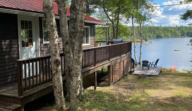 Cozy Cabin in Annapolis Valley on Private Lake, Family Retreat