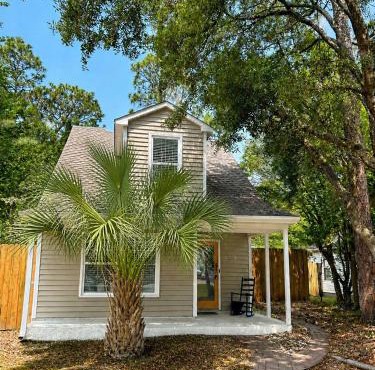 Cozy Comfy Beach Cottage w Hot Tub