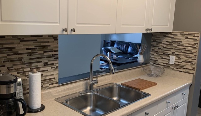 Cozy Condo close to LRT, Stadium and Expo Center.