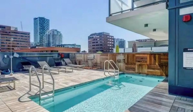 *Cozy Condo/King Bed/Pool/Gym/CityViews/Walkscore 91