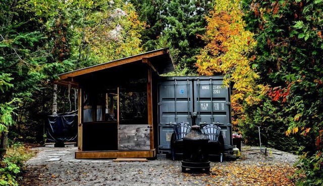 Cozy Container for a Unique Glamping Experience in the Forest in Bancroft, Ontario