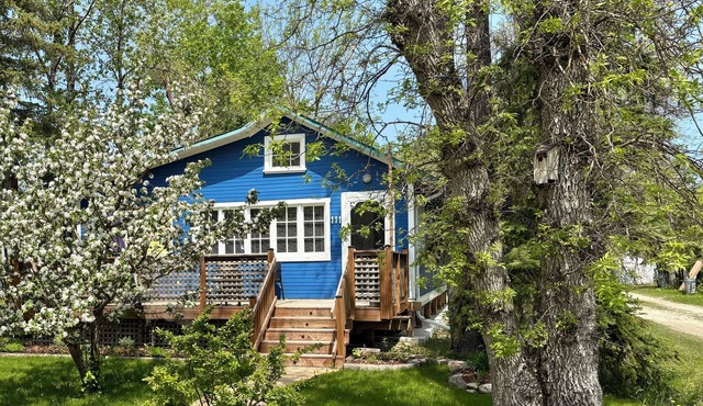 Cozy Cottage 1 block from Lake