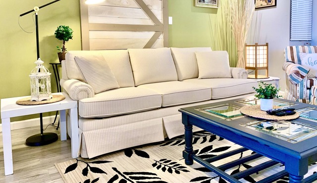 Cozy Downtown Guest Suite with Patio, Free Parking, Pet-Friendly