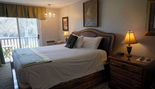 Cozy King Room with Private Balcony in Main Lodge