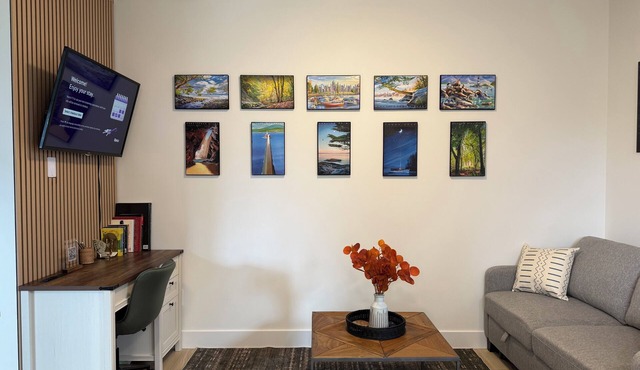 Cozy Modern 1BR Suite, Workspace, Laundry & Coffee